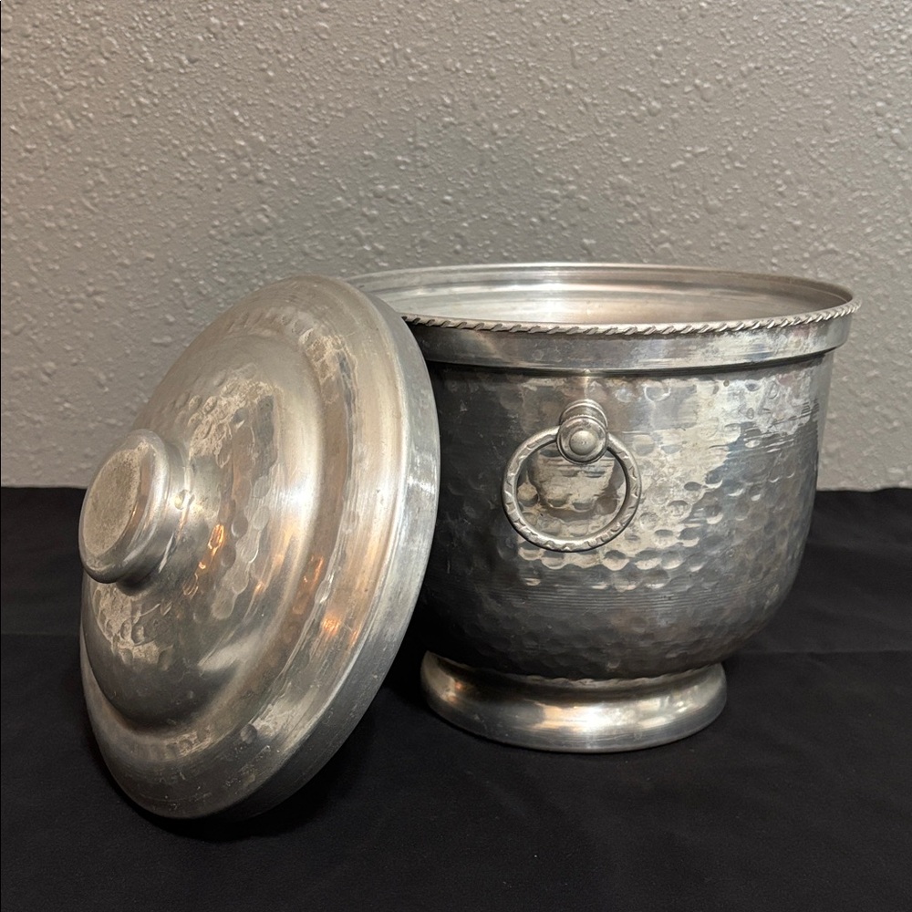 Vintage Hammered Aluminum Ice Bucket - Picture 4 of 11